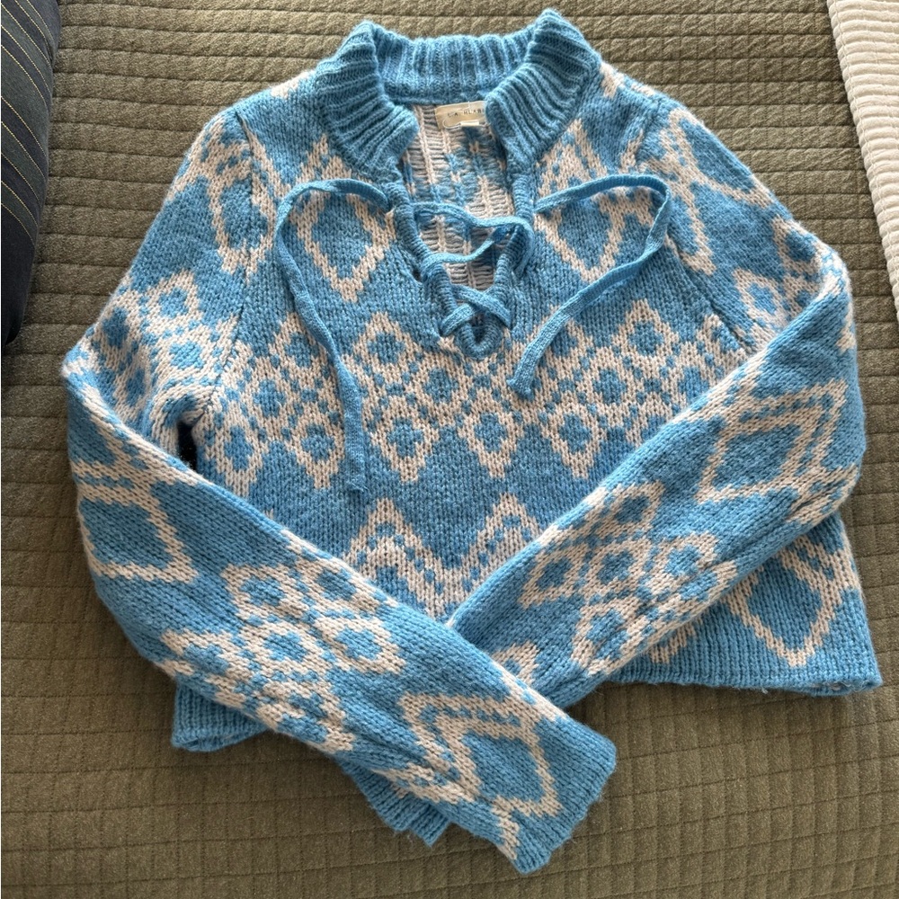 NWOT La Hearts Blue and White Diamond Pattern Lace Up V-Neck Cropped Sweater